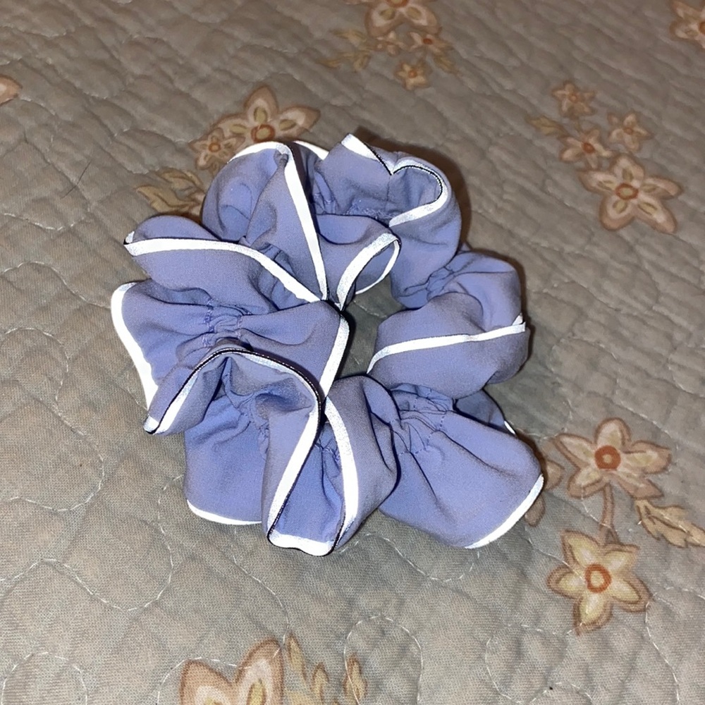 LULULEMON SCRUNCHIE